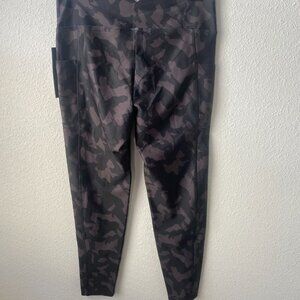 Bally Total Fitness Leggings Womens Size Large Black Gray Camo Cropped Pull On